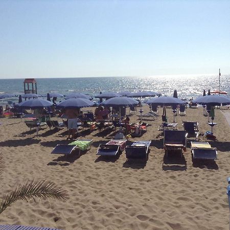 Bed &Breakfast Pinetamare Bed & Breakfast Castel Volturno Bagian luar foto