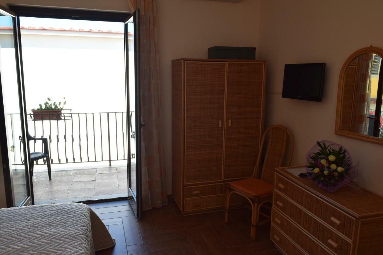 Bed &Breakfast Pinetamare Bed & Breakfast Castel Volturno Bagian luar foto
