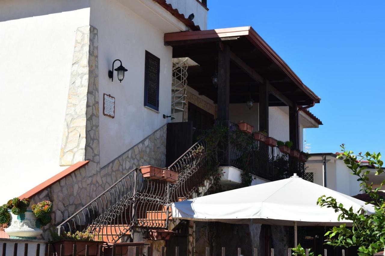 Bed &Breakfast Pinetamare Bed & Breakfast Castel Volturno Bagian luar foto