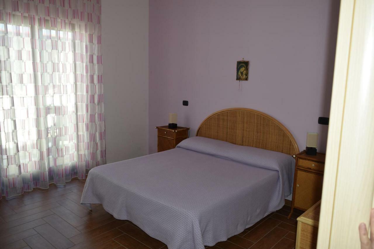 Bed &Breakfast Pinetamare Bed & Breakfast Castel Volturno Bagian luar foto