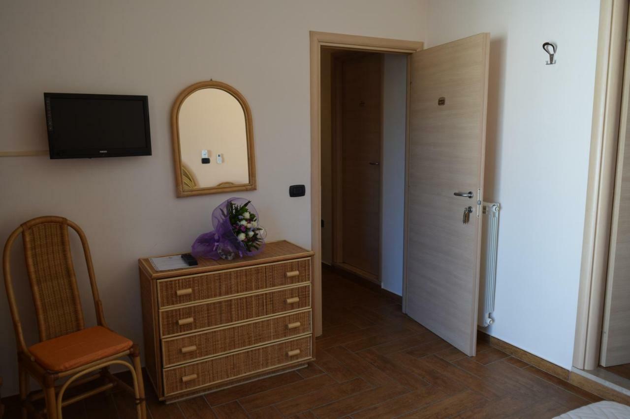 Bed &Breakfast Pinetamare Bed & Breakfast Castel Volturno Bagian luar foto