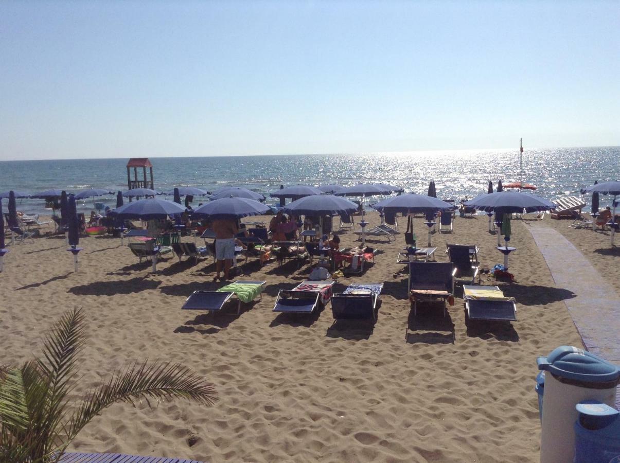 Bed &Breakfast Pinetamare Bed & Breakfast Castel Volturno Bagian luar foto